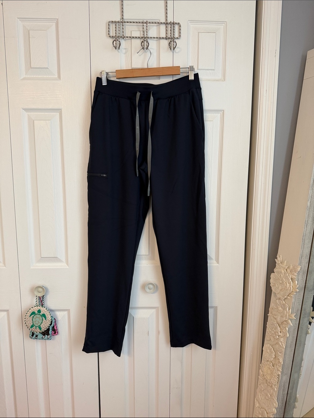 Very good used figs, Norris straight leg, scrub, pant size medium